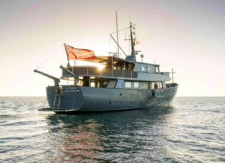 EL LUJOSO YATE CLÁSICO “LA FENICE” SE REÚNE CON LA COPA AMÉRICA 60 AÑOS DESPUÉS