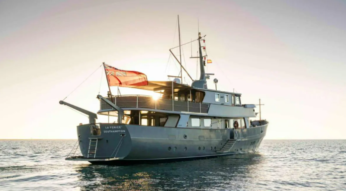 EL LUJOSO YATE CLÁSICO “LA FENICE” SE REÚNE CON LA COPA AMÉRICA 60 AÑOS DESPUÉS