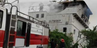 SE INCENDIÓ UN BARCO EN LA ORILLA DEL RÍO PARANÁ EN CORRIENTES
