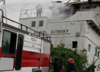 SE INCENDIÓ UN BARCO EN LA ORILLA DEL RÍO PARANÁ EN CORRIENTES