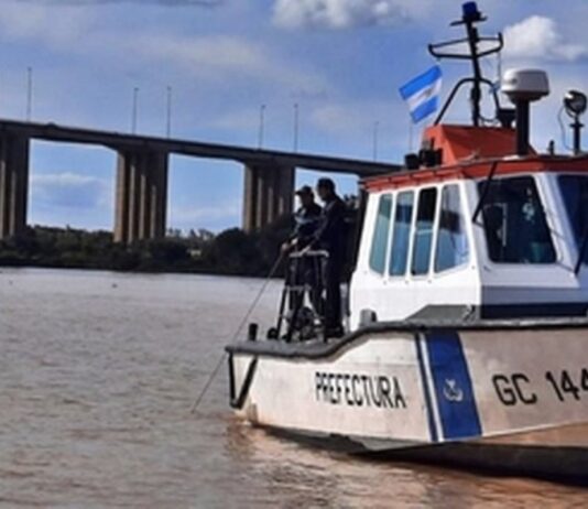 CONTINÚA LA BÚSQUEDA DE TRES HOMBRES DESAPARECIDOS EN EL RÍO PARANÁ