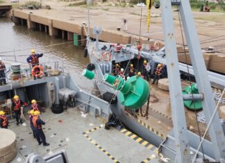 LA ARMADA ARGENTINA CONTINÚA LAS TAREAS DE BALIZAMIENTO EN EL RÍO URUGUAY