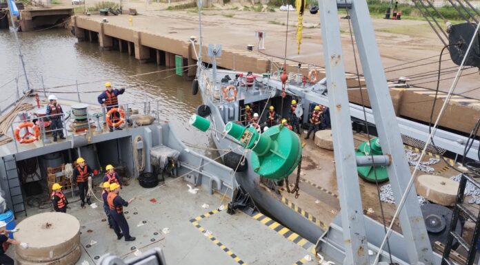 LA ARMADA ARGENTINA CONTINÚA LAS TAREAS DE BALIZAMIENTO EN EL RÍO URUGUAY