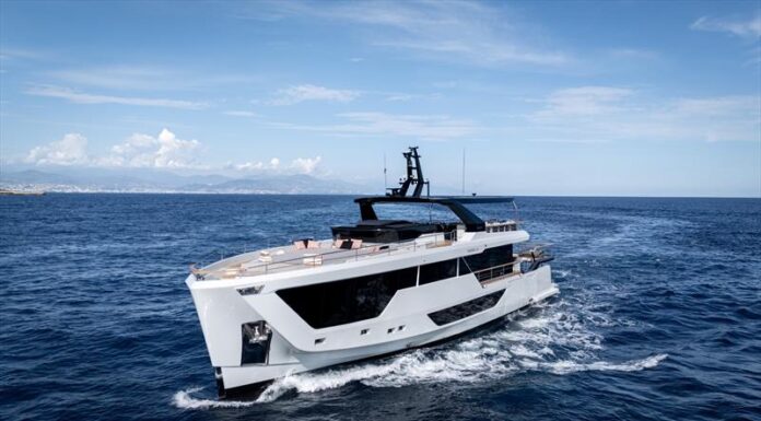 NUMARINE LANZA SU PRIMER SUPERYATE HÍBRIDO 30XP CON INTERIORES ELEGANTES