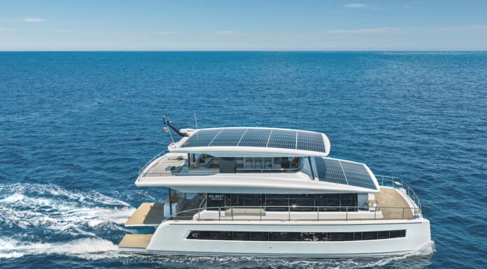 SILENT 62 3-DECK OPEN: PROPULSIÓN ELÉCTRICA PARA UN CRUCERO SIN LÍMITES