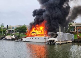 SE INCENDIÓ UN YATE EN EL BARRIO NÁUTICO ALBANUEVA