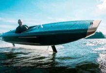 EL ESPECTACULAR BARCO ELÉCTRICO MONOPLAZA QUE SE INSPIRA EN LOS BRABHAM Y LOTUS DE LOS AÑOS 60