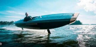 EL ESPECTACULAR BARCO ELÉCTRICO MONOPLAZA QUE SE INSPIRA EN LOS BRABHAM Y LOTUS DE LOS AÑOS 60