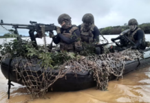 BUSCAN A UN SARGENTO DEL EJÉRCITO QUE CAYÓ AL RÍO PARANÁ DURANTE UN EJERCICIO MILITAR