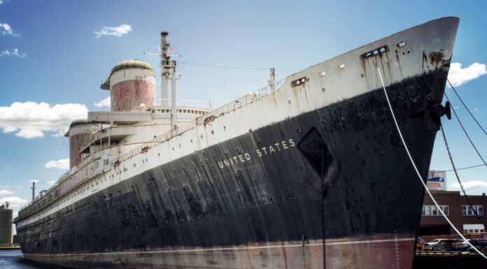 DE EMBLEMÁTICO TRANSATLÁNTICO A ARRECIFE ARTIFICIAL: EL SS UNITED STATES ZARPA EN SU ÚLTIMO VIAJE