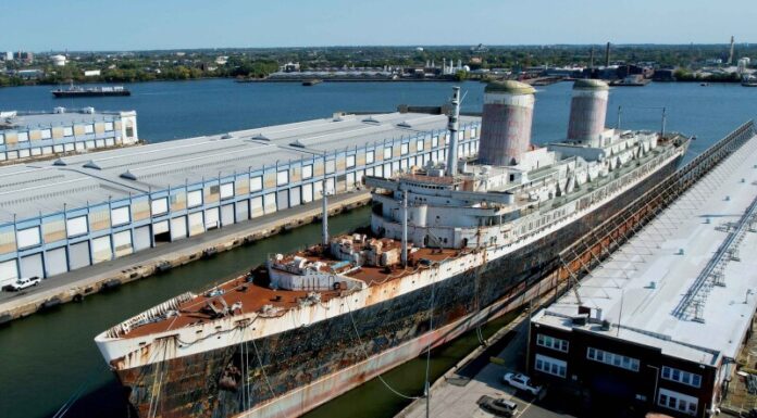 EL HISTÓRICO “SS UNITED STATES” ENFRENTA NUEVOS RETRASOS EN SU ÚLTIMO VIAJE PARA CONVERTIRSE EN EL ARRECIFE ARTIFICIAL MÁS GRANDEL DEL MUNDO