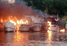 INCENDIO DE EMBARCACIONES: BUZOS DE PREFECTURA TRABAJAN PARA RETIRAR BARCO HUNDIDO