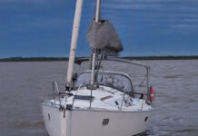 EMERGENCIA EN SAN ISIDRO: PREFECTURA RESCATÓ A SEIS PERSONAS A LA DERIVA EN VELERO EN EL RÍO DE LA PLATA