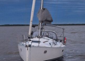 EMERGENCIA EN SAN ISIDRO: PREFECTURA RESCATÓ A SEIS PERSONAS A LA DERIVA EN VELERO EN EL RÍO DE LA PLATA