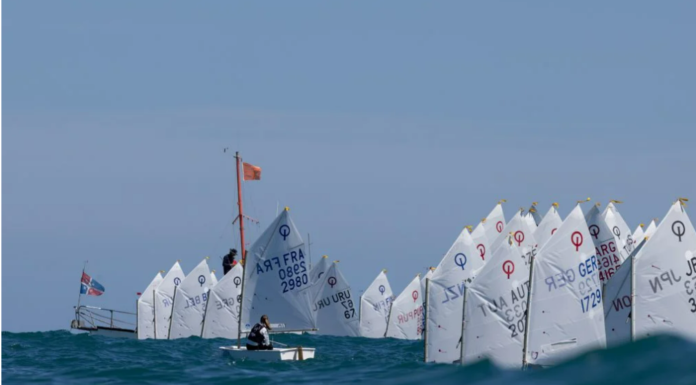 MUNDIAL DE OPTIMIST – EL BRASILEÑO BACK SE LUCIÓ Y AHORA ES ÚNICO PUNTERO