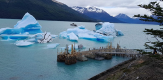 GRANDES TÉMPANOS CERCA DEL MUELLE IMPIDEN LA NAVEGACIÓN EN EL GLACIAR PERITO MORENO
