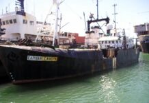SE HUNDIÓ UN BARCO EN LA BASE NAVAL DE MAR DEL PLATA