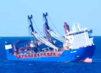 MIRÁ CÓMO ESTE BARCO DE CARGA RUSO SE HUNDE EN EL MEDITERRÁNEO TRÁS UNA EXPLOSIÓN