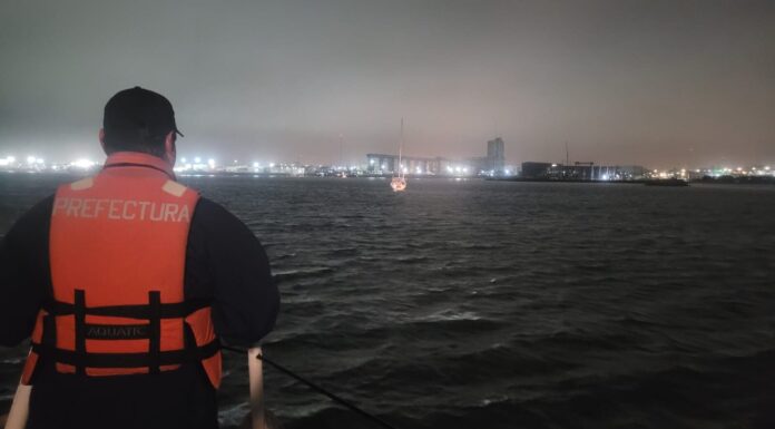 PREFECTURA ASISTIÓ A UN VELERO QUE VOLVÍA DE BRASIL Y SUFRIÓ AVERÍAS EN SU MÁSTIL
