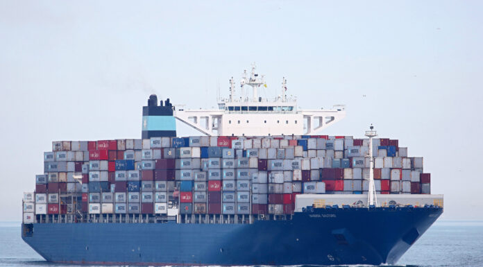 UN BARCO CON MÁS DE 1.300 CONTENEDORES DE CEREZAS ESTÁ A LA DERIVA EN MICRONESIA