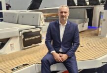 SCHAEFER YACHTS APUNTA AL MERCADO EUROPEO Marcio Schaefer, en Düsseldorf: "El mercado brasileño sigue prefiriendo los motores diésel fueraborda, aunque hemos desarrollado versiones fueraborda de nuestros barcos para los mercados estadounidense y europeo"