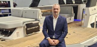SCHAEFER YACHTS APUNTA AL MERCADO EUROPEO Marcio Schaefer, en Düsseldorf: "El mercado brasileño sigue prefiriendo los motores diésel fueraborda, aunque hemos desarrollado versiones fueraborda de nuestros barcos para los mercados estadounidense y europeo"