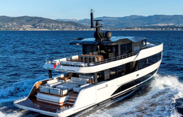 ARCADIA YACHTS VENDE UN A96 RUMBO A ORIENTE MEDIO