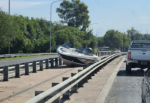 SAN JUAN – PUDO SER UNA TRAGEDIA: UNA LANCHA VOLÓ EN LA AVENIDA CINRCUNVALACIÓN