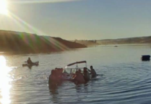 SUSTO EN PIEDRA DEL ÁGUILA: UNA LANCHA SE DIO VUELTA DE CAMPANA CON CINCO PERSONAS A BORDO