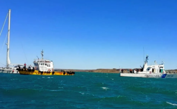 SANTA CRUZ: PREFECTURA ASISTIÓ A UN VELERO AVERIADO CON DOS PERSONAS A BORDO