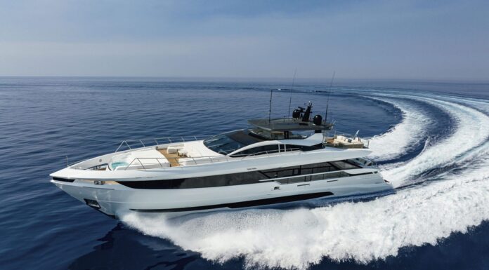 ES UN MANGUSTA 33 DE OVERMARINE, EL NUEVO YATE DE MAX VERSTAPPEN