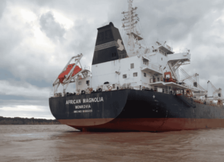 UN BARCO PERMANECIÓ DETENIDO EN EL PUERTO DE ROSARIO POR LA MUERTE DE UN MARINERO
