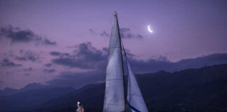 ESTRENA “CUERVO”, LA INNOVADORA OBRA QUE TRANSCURRE EN UN VELERO EN EL LAGO SAN ROQUE