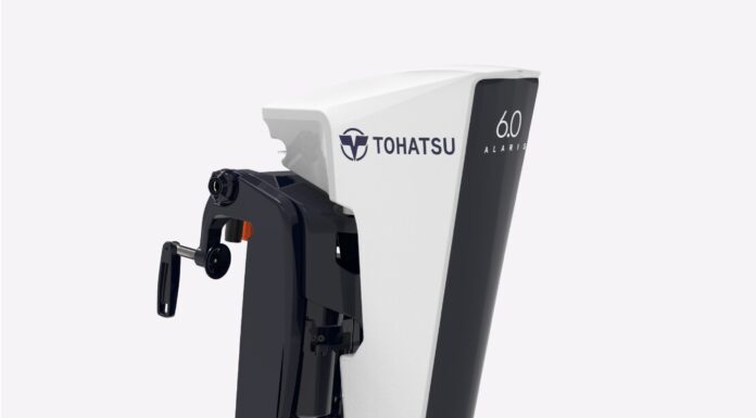 TOHATSU PRESENTA EL MOTOR ELÉCTRICO FUERA DE BORDA ALARIS 6.0 CON TIMÓN