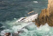 YATE CHOCA Y SE HUNDE EN LA QUEBRADA DE ACAPULCO