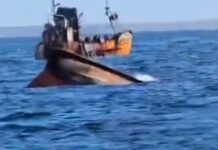 SE HUNDIÓ UN BARCO Y RESCATARON A TODOS LOS TRIPULANTES EN EL PUERTO DE RAWSON