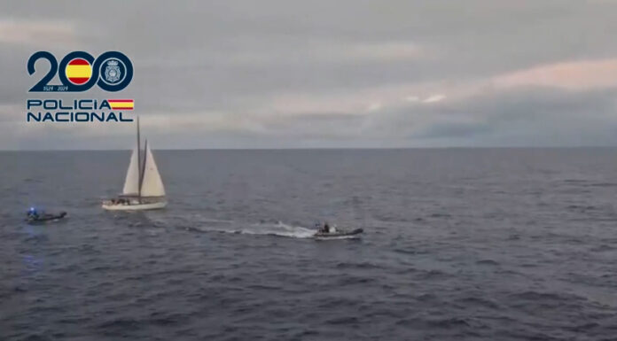 VIDEO – IMPACTANTE INTERCEPCIÓN EN EL ATLÁNTICO: 600 KILOS DE DROGA EN UN VELERO CERCA DE TENERIFE