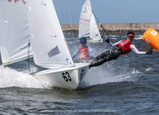 ELECTRIZANTES REGATAS DENTRO DEL PUERTO PARA CONSAGRAR A LOS CAMPEONES