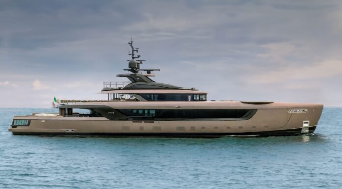 EL ITALIAN SEA GROUP CELEBRA EL LANZAMIENTO DEL SUPERYATE ADMIRAL RAYA 2