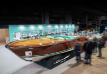 UN RIVA AQUARAMA SPECIAL EXPUESTO EN EL RÉTROMOBILE EN PARÍS