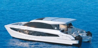 AQUILA POWER CAT ESTRENA LA NUEVA SERIE DE COUPE CON FOILS FIJOS