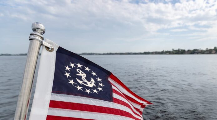 LA CONFIANZA DEL CONSUMIDOR ESTADOUNIDENSE SE DESPLOMA Y ENTRAN EN VIGOR LOS ARANCELES