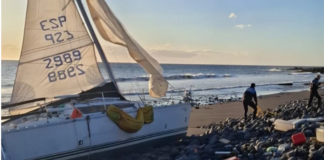 TENERIFE – SE DUERME AL TIMÓN DE UN VELERO, ENCALLA EN UNA PLAYA DE GÜÍMAR Y DESPIERTA RODEADO DE LA POLICÍA