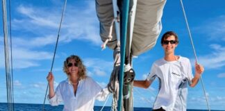 UNA PAREJA CORDOBESA RECORRE EL MUNDO A BORDO DE UN VELERO