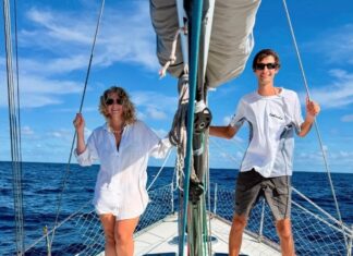 UNA PAREJA CORDOBESA RECORRE EL MUNDO A BORDO DE UN VELERO