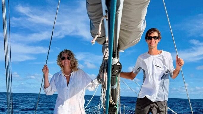 UNA PAREJA CORDOBESA RECORRE EL MUNDO A BORDO DE UN VELERO