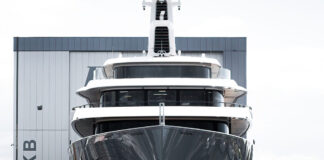 EL SUPERYATE “MOONRISE” DE FEADSHIP SALE A LA LUZ: 101 METROS DE ELEGANCIA Y CONFORT