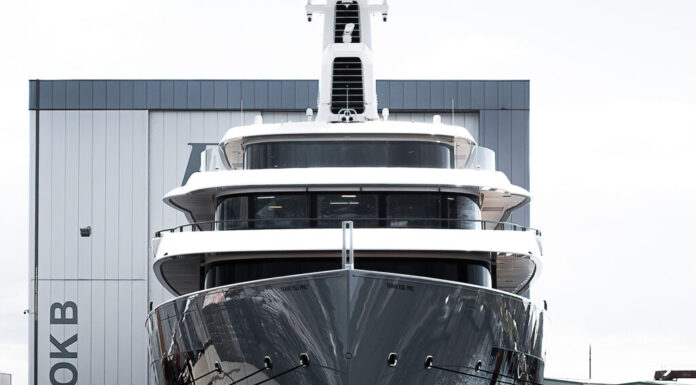 EL SUPERYATE “MOONRISE” DE FEADSHIP SALE A LA LUZ: 101 METROS DE ELEGANCIA Y CONFORT