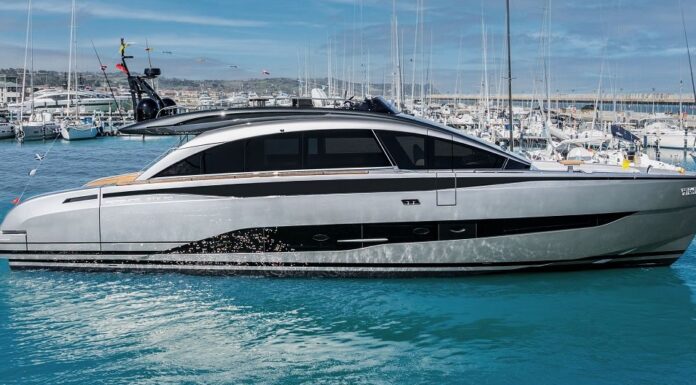 VIDEO – BOTADO EL PRIMER PERSHING GTX70, EL MODELO MÁS PEQUEÑO DE LA GAMA GTX