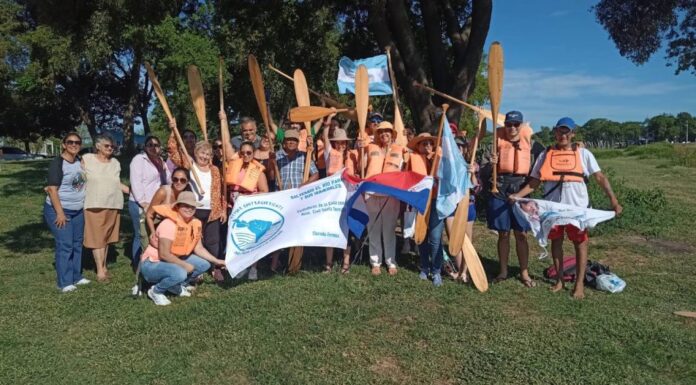 PILCOMAYO – ROSARIO: ARRANCÓ LA REMADA EN DEFENSA DEL RÍO PARANÁ